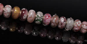 20 Charlotte Borgen beads i rosa nuancer 20