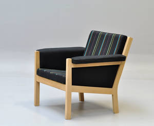 H. J. Wegner. Lænestol, model GE-401, nybetrukket