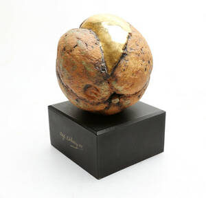 ALF EKBERG. SKULPTUR, äpple med gulddekor, keramik, modernt.