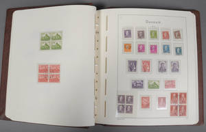 Album med danske frimærker samt indstiksbøger m.m..