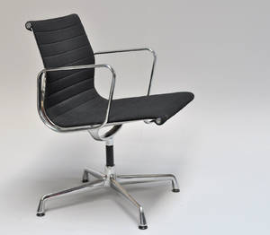 Charles Eames. Kontorstol, model EA-108, sort hopsak 