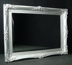 Großer Spiegel mit  Rocaillen-Blütendekor