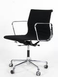 Charles Eames. Kontorstol. Vitra model EA-117, hopsak