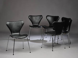 Arne Jacobsen. Sæt på seks 7er stole.