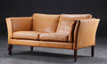 To-personers sofa, læder. Dansk møbelproducent