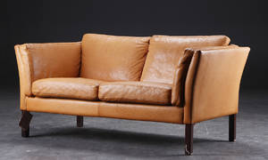 To-personers sofa, læder. Dansk møbelproducent