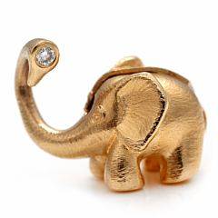 Ole Lynggaard Smykkelås af 14 kt. guld i form af en elefant prydet prydet med brillantslebet diamant. Vægt ca. 9,5 gr.