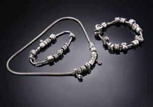 Pandora. Armlænker, halskæde samt charms af sterlingsølv 38
