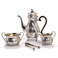 Dansk mokkaservice af sølv, bestående af fire dele. Rococoform. Vægt ca. 498 gr. 20. årh. Kande H. 18,5. 4