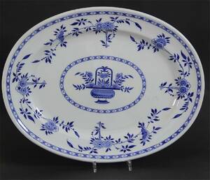 Uppläggningsfat i flintgods, England, 1900-talets första hälft