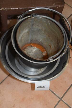 Rostfria bunkar, hinkar mm