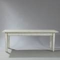 Langbord af gråmalet træ. Ca. 1920. H. 75. L. 202. B. 89.