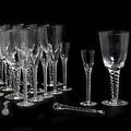 Holmegaard Twist. Glasbesætning, bestående af 12 ølglas, 6 snapseglas og 5 rørepinde. Holmegaard. H. 16-23. 23