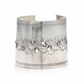 Georg Jensen Armring af sterlingsølv. Diam. ca. 6 cm. H. ca. 6 cm.