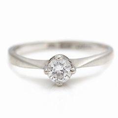 Diamantring af 14 kt. hvidguld prydet med brillantslebet diamant på ca. 0.25 ct. Str. 48. Ca. 1950.