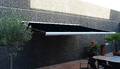 Markise, regnvindsol sensor, 580 cm polyesterdug, hellukket aluminiumskasse, motor og fjernbetjening Denne auktion er annulleret1998597