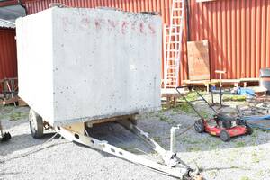 Bilsläpvagn med skåp, oreggad