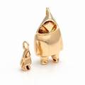 To vedhæng, et stort og et lille, af 14 kt. guld. Vægt i alt ca. 13 gr. 2