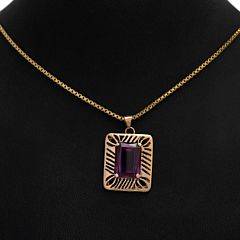 Halskæde af 18 kt. guld med vedhæng prydet med lilla sten af 14 kt. guld. L. ca. 2,5 og 60 cm. Vægt i alt 25,5 gr.