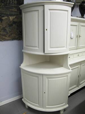 Hörnskåp, Gustaviansk stil