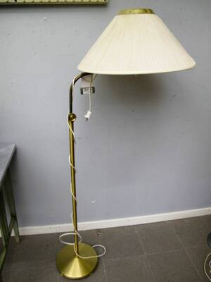 Golvlampa, Mässing