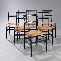 Gio Ponti Superleggera. Sæt på seks stole af sortbejdset ask med sæde af flet. Udført hos Cassina, Italien. 6