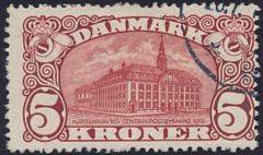 1912. 5 kr. Posthus, brunrød. Vm.III. Variant To pletter i venstre snoning. AFA 2800. Udtalelse Nielsen