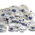 Blå Blomst Flettet. Spise- og kaffestel af porcelæn, Kgl. P., bestående af 129 dele. 129