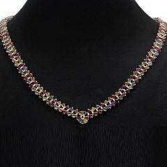 Rubin- og safirhalskæde af forgyldt sølv prydet med talrige facetslebne rubiner og multicolor safirer L. ca. 45 cm. 2010.