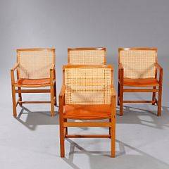 Rud Thygesen, Johnny Sørensen Kongeserien. Sæt på fire armstole med stel af mahogni. Ryg af flet og sæde betrukket med orangebrunt skind. 4