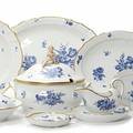 Blå Blomst guldkant service af porcelæn, dekoreret i underglasur blå. Royal Copenhagen. 40