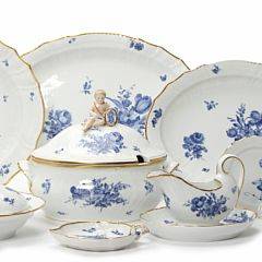 Blå Blomst guldkant service af porcelæn, dekoreret i underglasur blå. Royal Copenhagen. 40