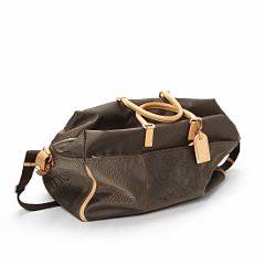 Louis Vuitton Rejsetaske af kanvas. L. ca. 50 cm. H. ca. 41 cm.