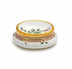 Flora Danica saltkar af porcelæn. 3557. Royal Copenhagen.