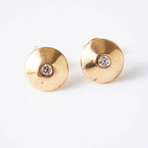Örhängen 1 par 18 k guld diamanter