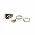 Smykkesæt af 14 kt. hvidguld bestående af vedhæng prydet med kulturperle og brillantslebne diamanter samt to ringe. Ring af sterlingsølv medfølger. 4