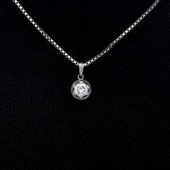 Halskæde med diamantvedhæng af 14 kt. hvidguld prydet med brillantslebet diamant på ca. 0.47 ct. L. ca. 38 cm. Ca. 1980.
