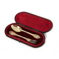 Rokoko bestiksæt af forgyldt sølv. Mester Johann Bartermann, Augsburg 1771-1773. Vægt 129 gr. L. 18 cm. I etui. 2