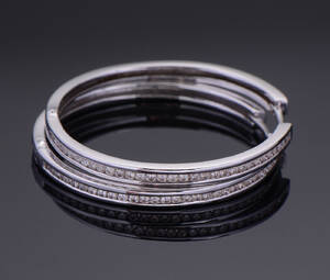 8424 - Par creoler af 18 kt. Hvidguld, ca. 0.30 ct. 