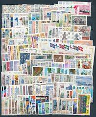 Færøerne. 1975-2000. Komplet postfrisk samling på 2 dobbeltplancher.
