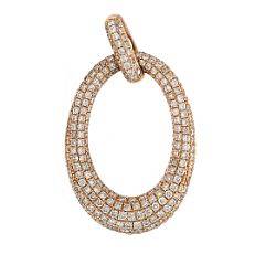 Diamantvedhæng af 18 kt. guld prydet med talrige brillantslebne diamanter. L. ca. 3,2 X 1,8 cm. Vægt ca. 5 gr. Ca. 1980.