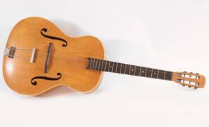 Akustisk gitarr, 1900-talets första hälft