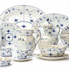 Musselmalet service af porcelæn, dekoreret i underglasur blå. Royal Copenhagen. 52