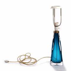 Carl Fagerlund Bordlampe af glas med turkis underfang. Sign. og udført hos Orrefors. H. uden fatning 33,5.