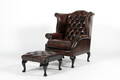 Chesterfield wingback chair samt fodskammel 2 