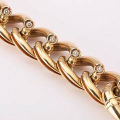 Per Borup Diamantarmbånd af 14 kt. guld prydet med talrige brillantslebne diamanter. L. ca. 19,5 cm. Vægt ca. 99 gr. Ca. 2005.