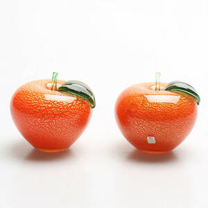 ÄPPLEN 2 st, glas, Gränna glasbruk, 1900-tal.