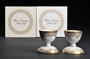 Kgl. Porcelæn. Flora Danica. Par æggebæger 2