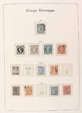 Norge. 1855-1993. Pæn samling i luxus Leuchtturm-album med 17 skillingsmærker, en del tidlige Poshorn, Oskar 1878 og meget andet. Se fotoudsnit