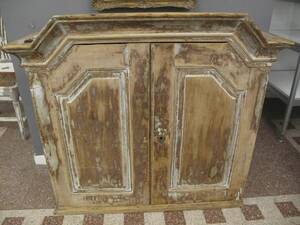 Skåpöverdel, 1700-tal